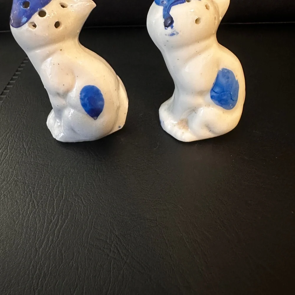 👗💜Quirky Vintage Sad Cat Kitten Salt‎ Pepper Shakers White Blue yellow eyes…